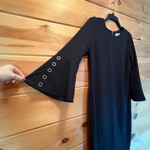 Carmen Marc Valvo Elegant Black Dress with Flared Sleeves size 6. NWOT - Picture 4 of 10